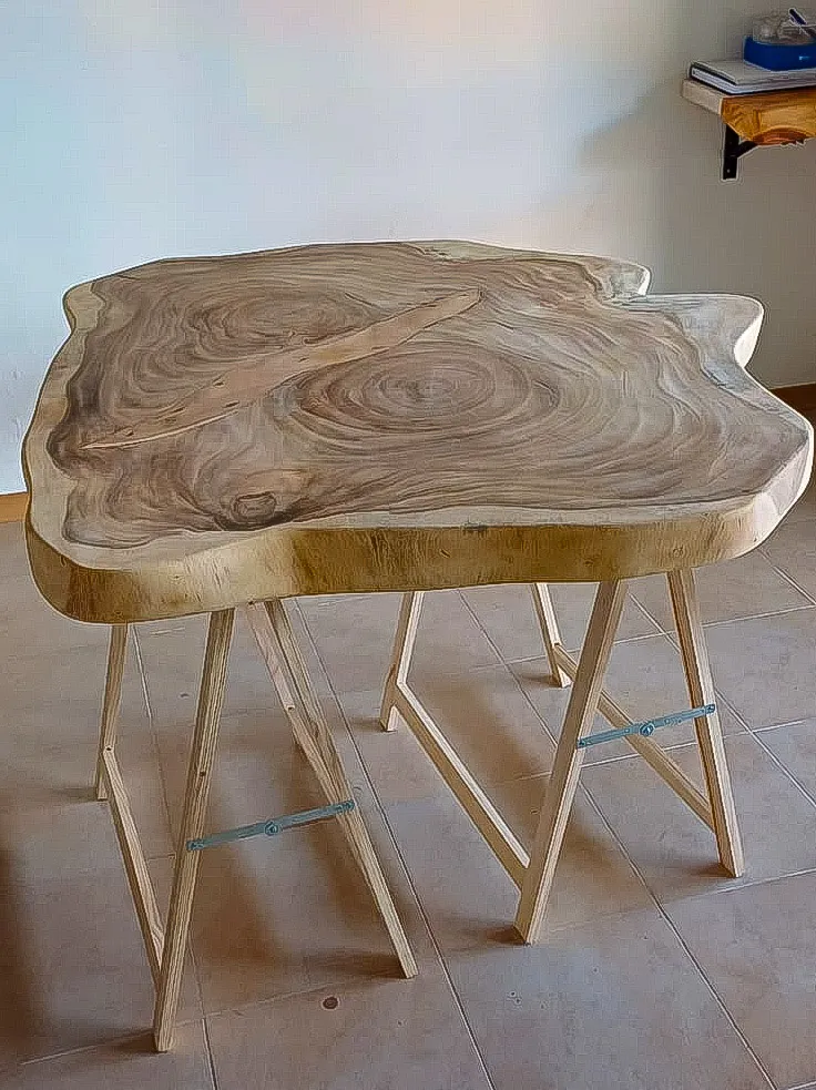 Tavolo scolorito in quercia prima del restauro
